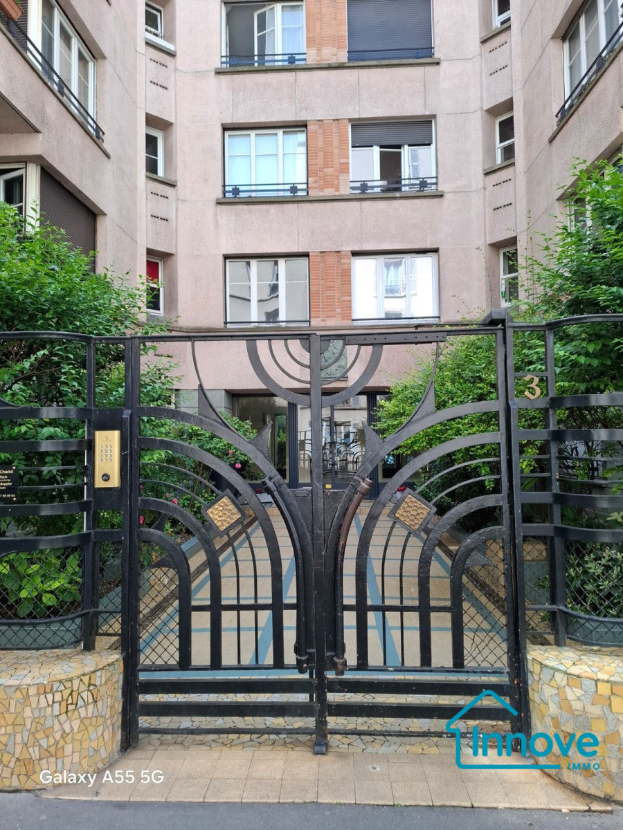 
                                                Vente
                                                 2 Pièces charme· 50 m².· Paris 75017 · Batignolles