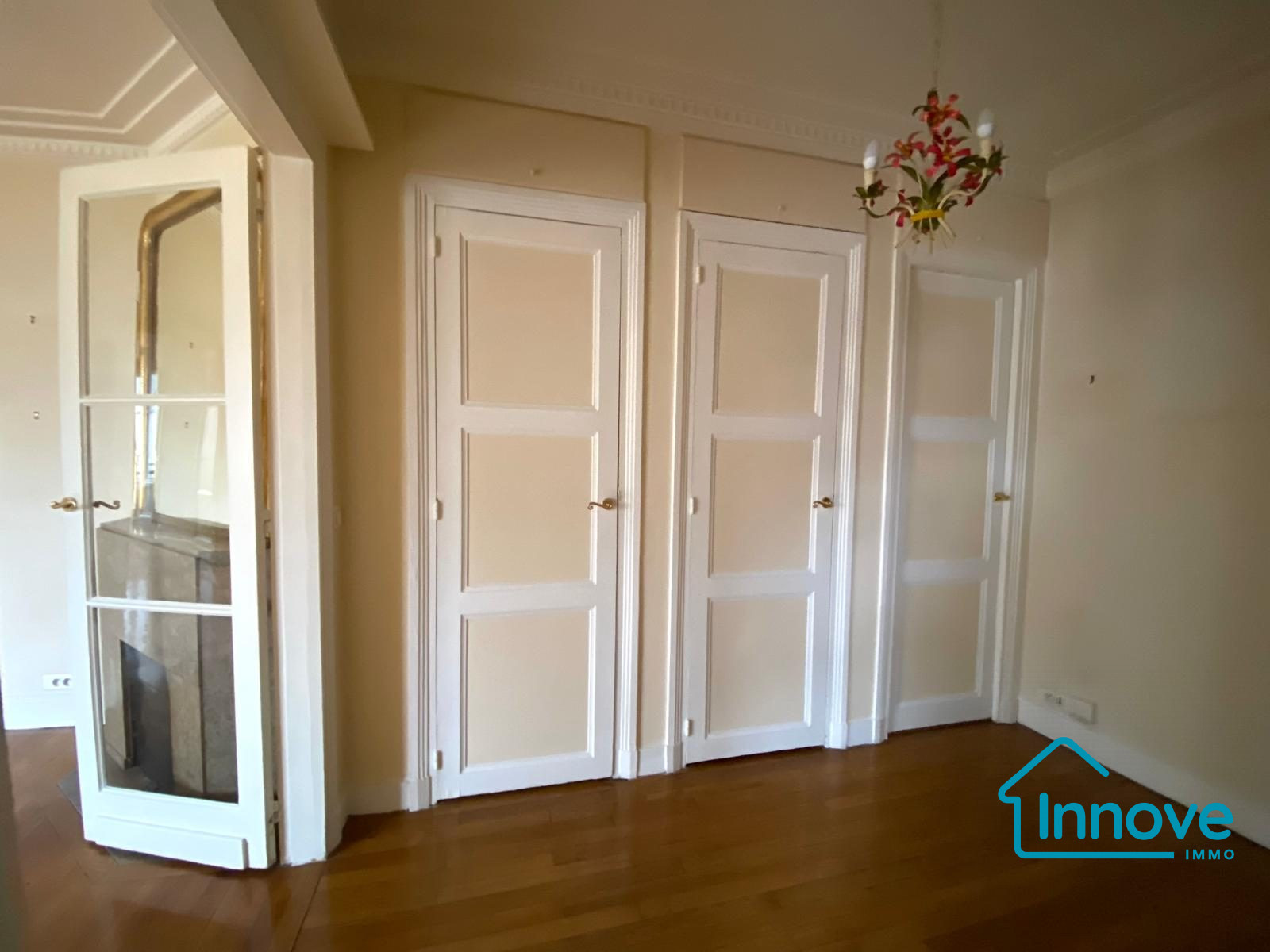 
                                                Vente
                                                 2 Pièces charme· 50 m².· Paris 75017 · Batignolles