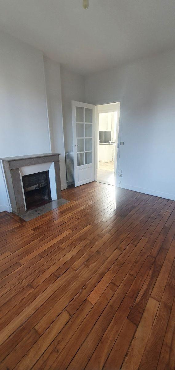 
                                                Location
                                                 2 pièces de 35m2 à Villejuif