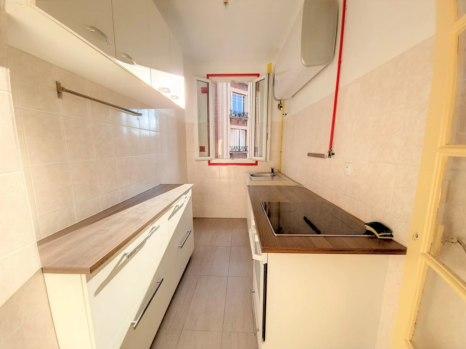 
                                                Location
                                                 2 pièces de 39,30 m² en parfait état