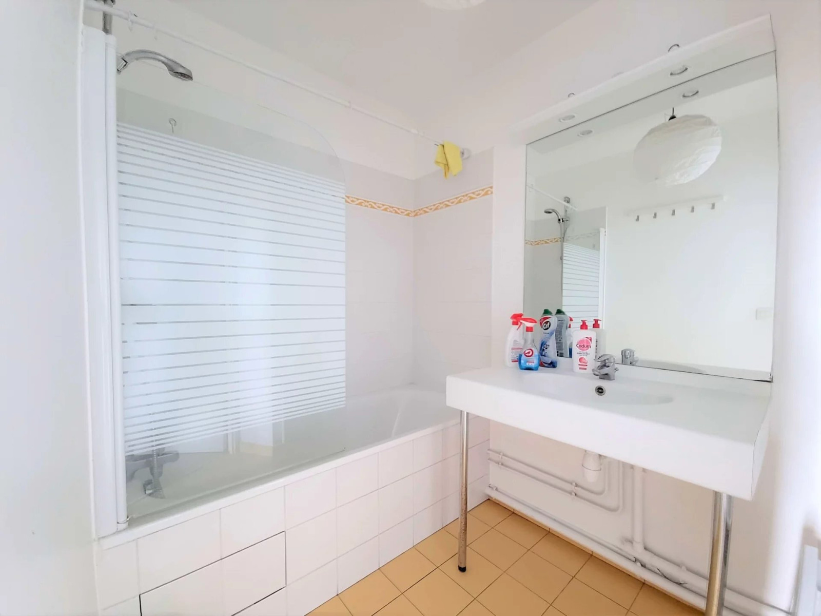 
                                                Location
                                                 2 Pièces de 48m² + terrasse et parking