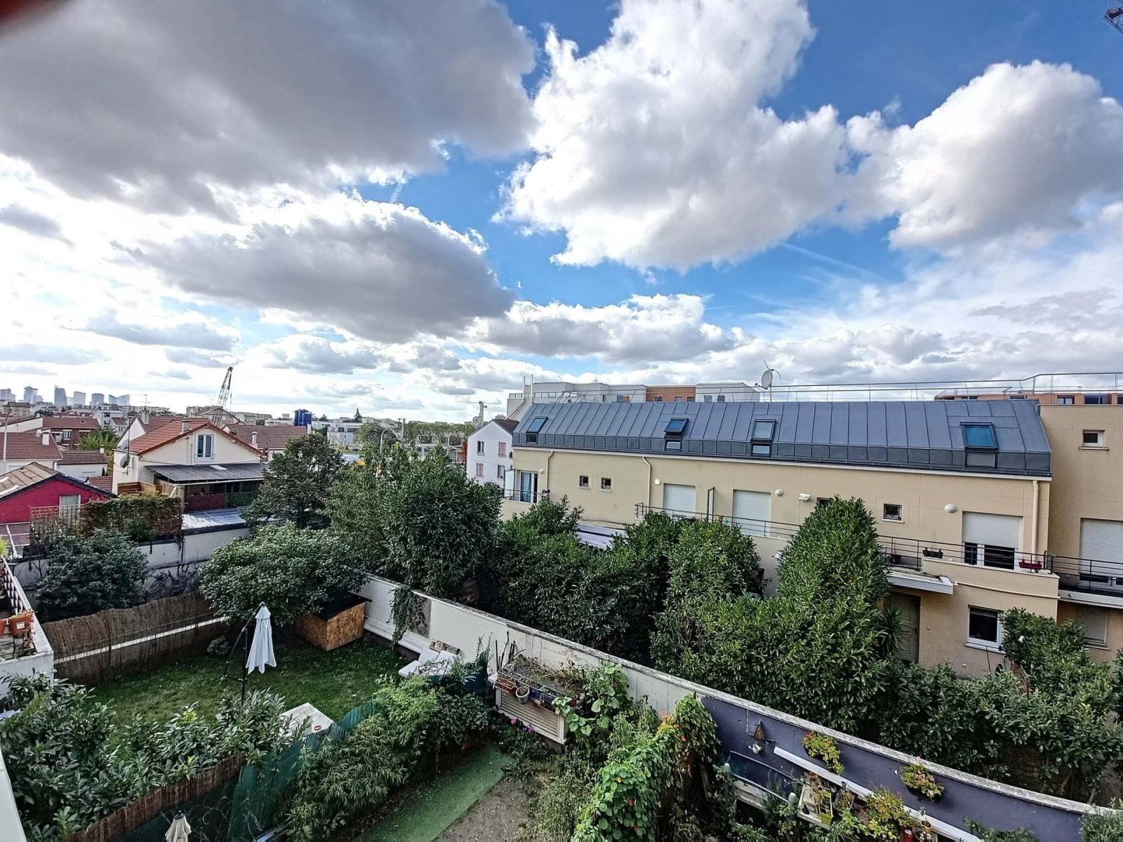 
                                                Location
                                                 2 Pièces de 48m² + terrasse et parking