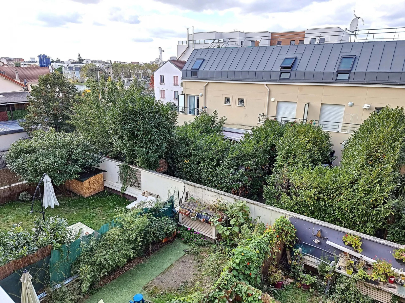 
                                                Location
                                                 2 Pièces de 48m² + terrasse et parking