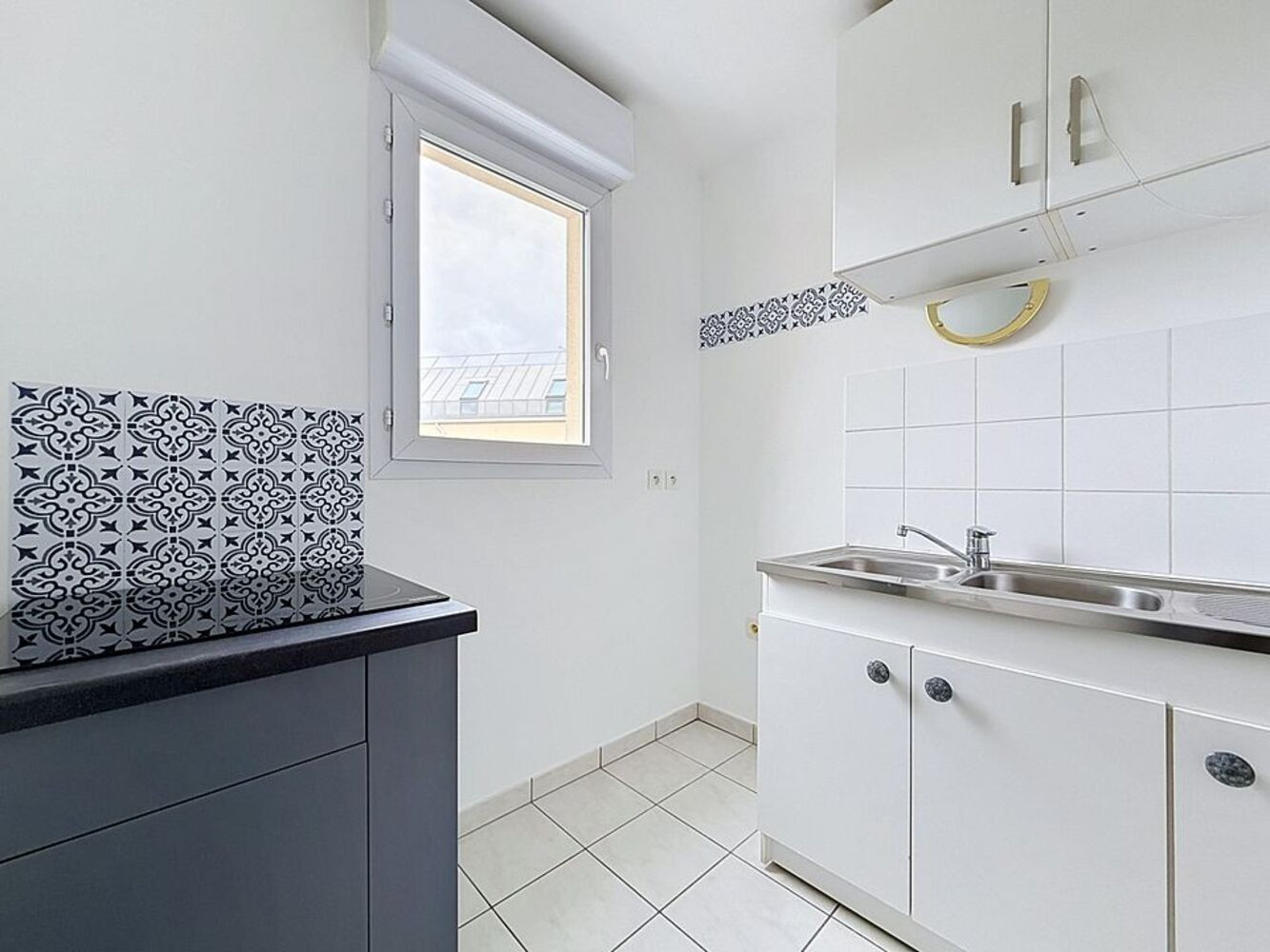 
                                                Location
                                                 2 Pièces de 48m² + terrasse et parking
