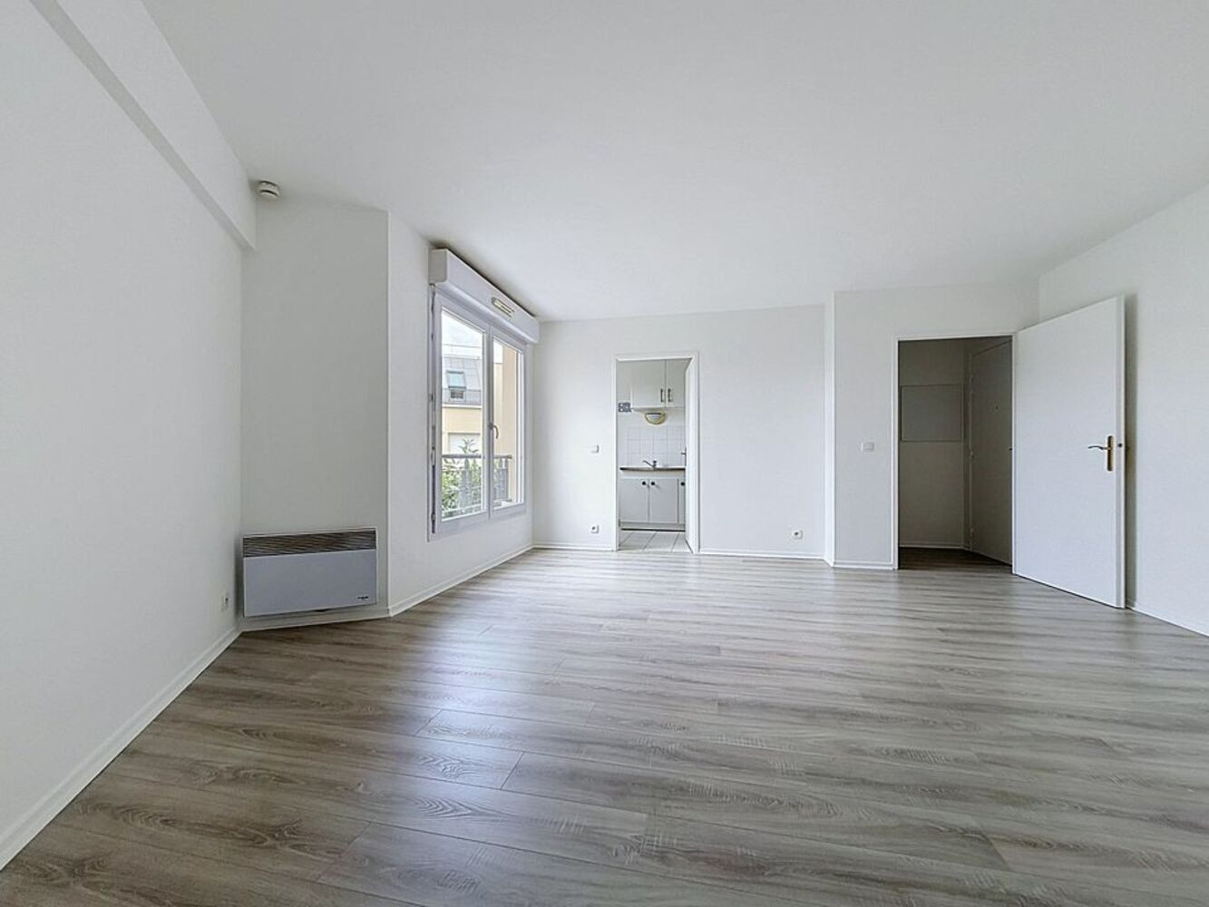 
                                                Location
                                                 2 Pièces de 48m² + terrasse et parking