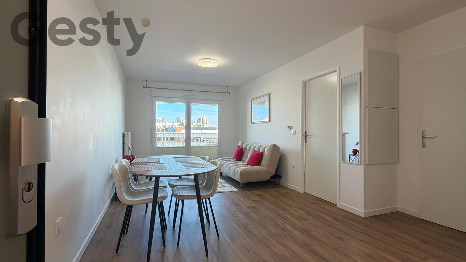 
                                                Location
                                                 2 pièces de standing dans immeuble neuf