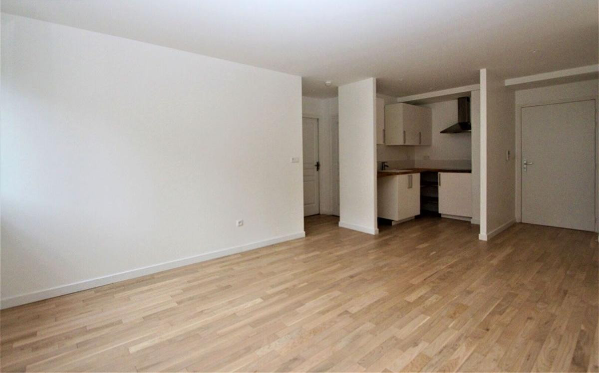 
                                                Location
                                                 2 pièces esprit Loft à Paris 15 Javel