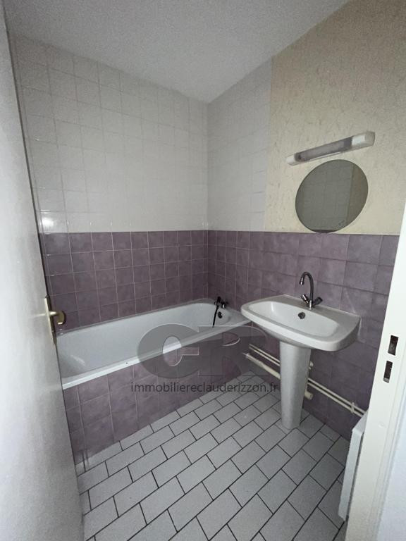 
                                                Location
                                                 2 pièces - Hopital central/Place des Vosges