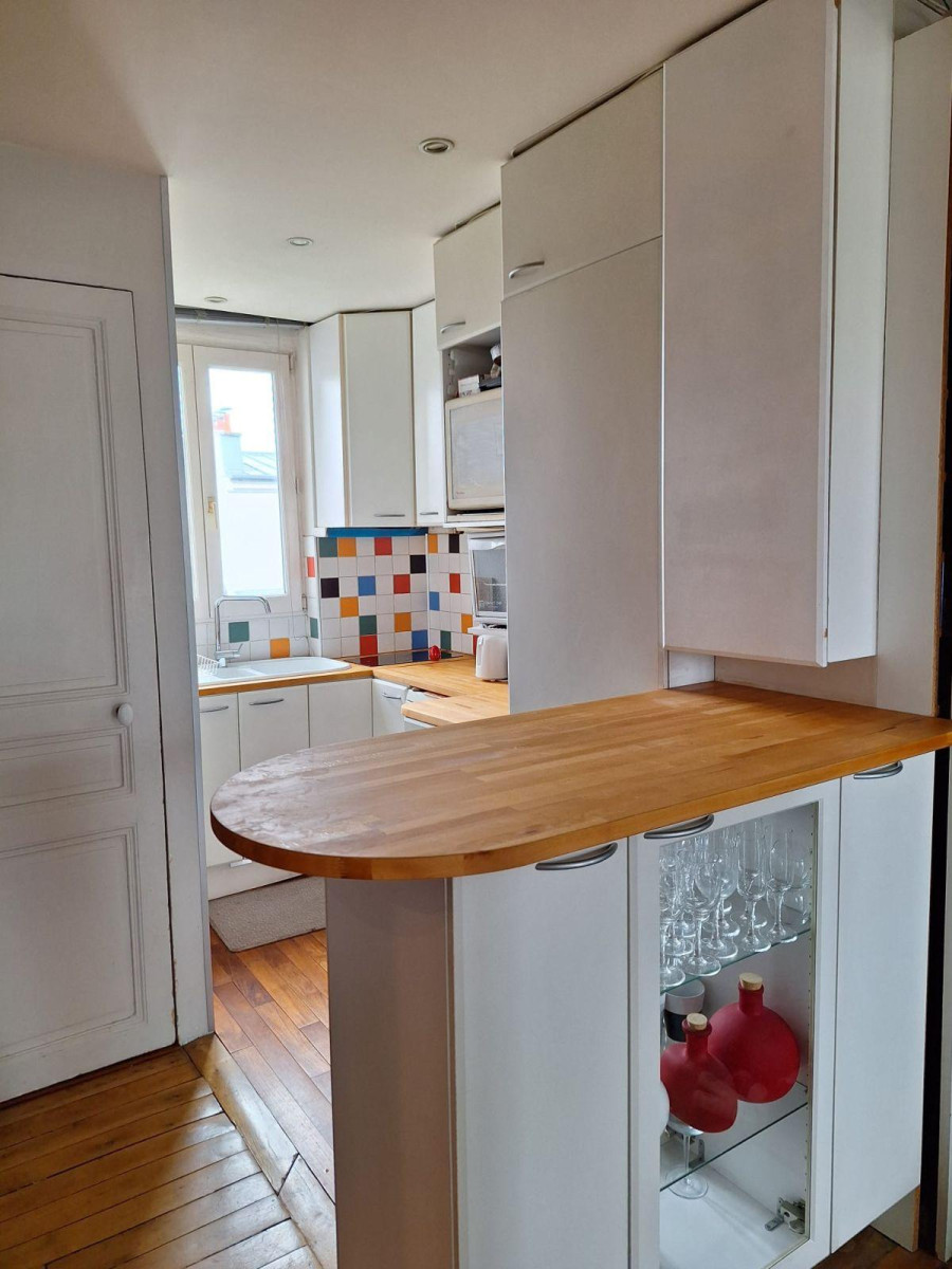 
                                                Location
                                                 2 pièces lumineux avec balcon, vue sur Sacré-Cœur