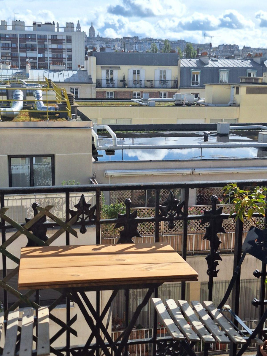 
                                                Location
                                                 2 pièces lumineux avec balcon, vue sur Sacré-Cœur