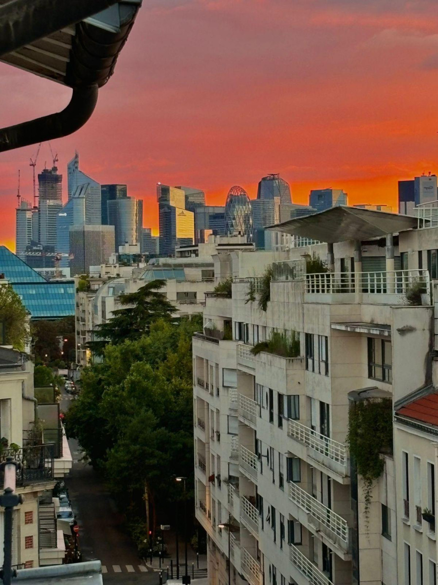 
                                                Location
                                                 2 pièces lumineux bel immeuble de caractère