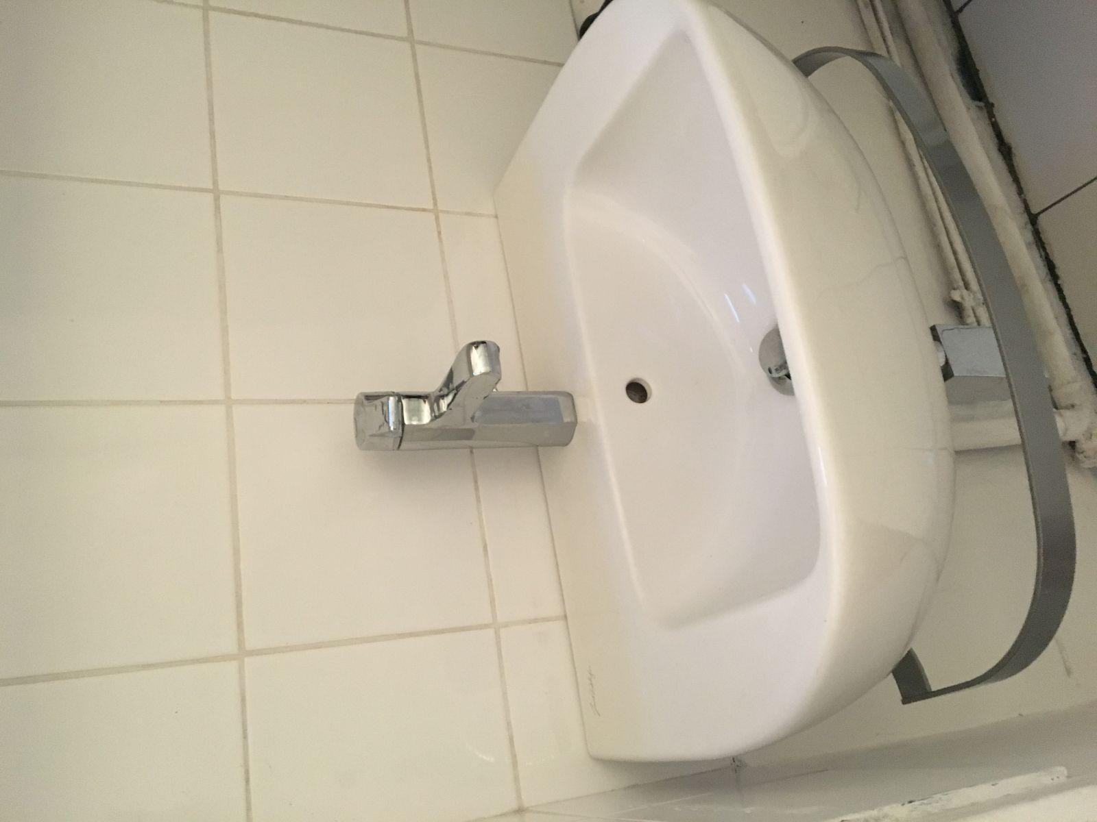 
                                                Location
                                                 2 pièces lumineux bel immeuble de caractère