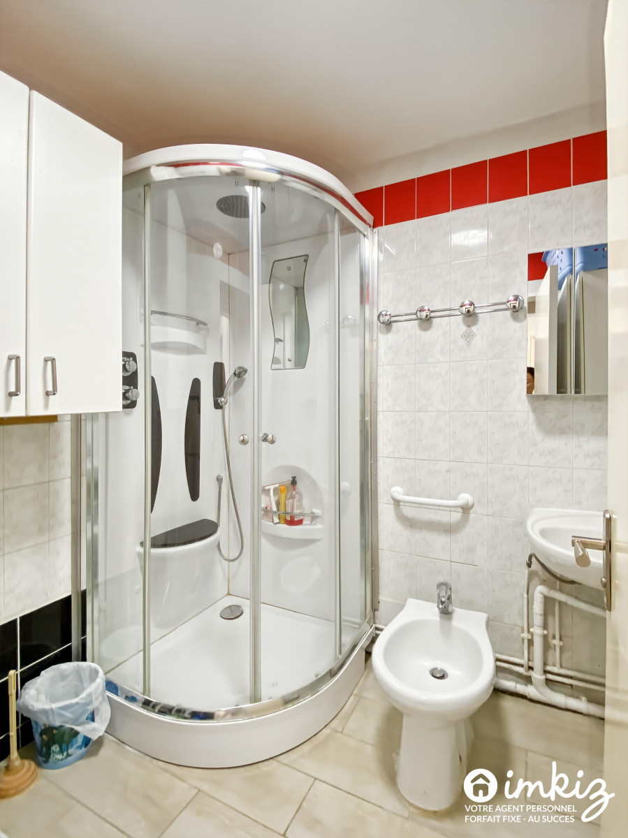 
                                                Vente
                                                 2 pièces lumineux, vue dégagée