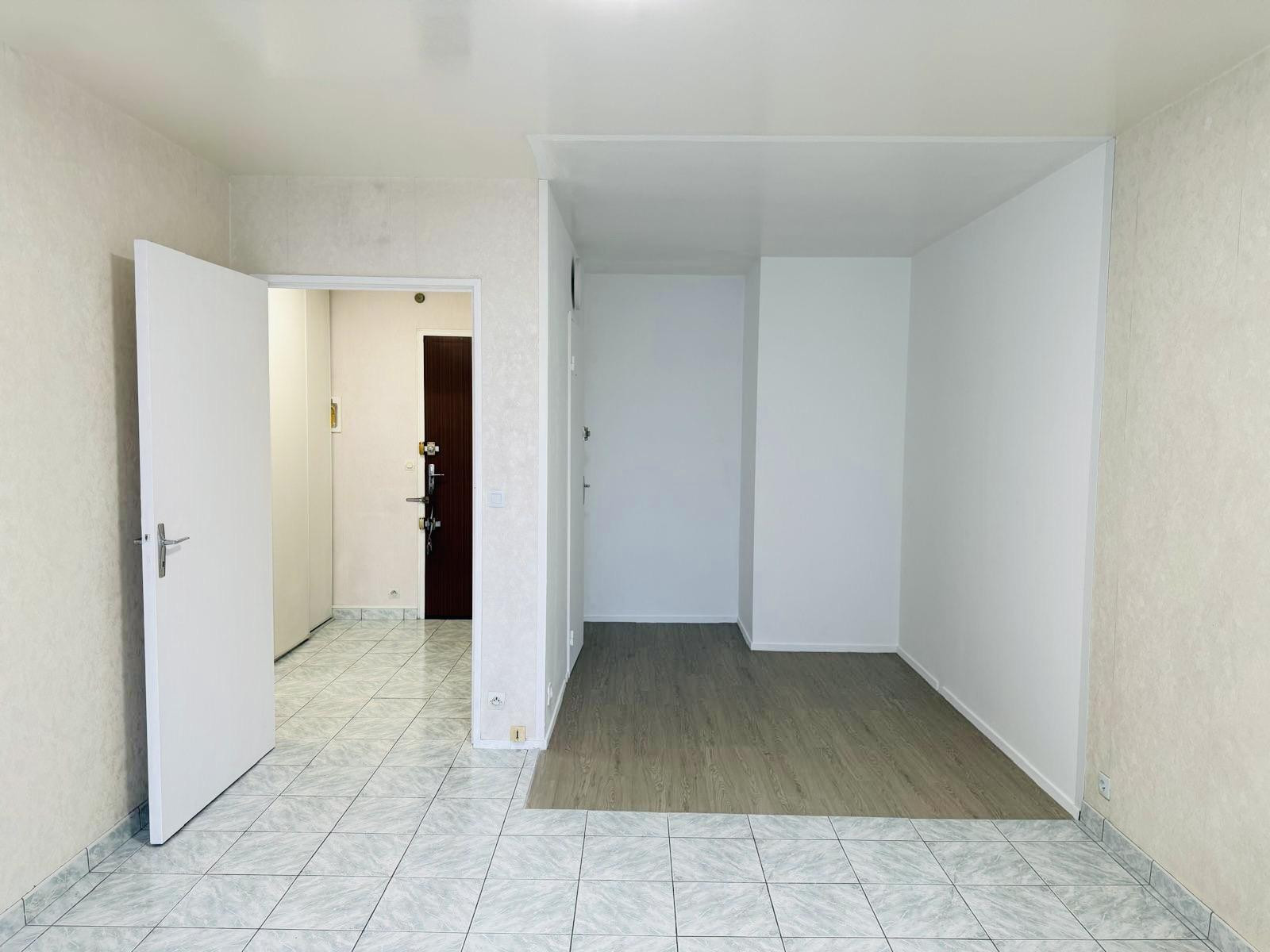 
                                                Vente
                                                 2 pièces lumineux, vue dégagée