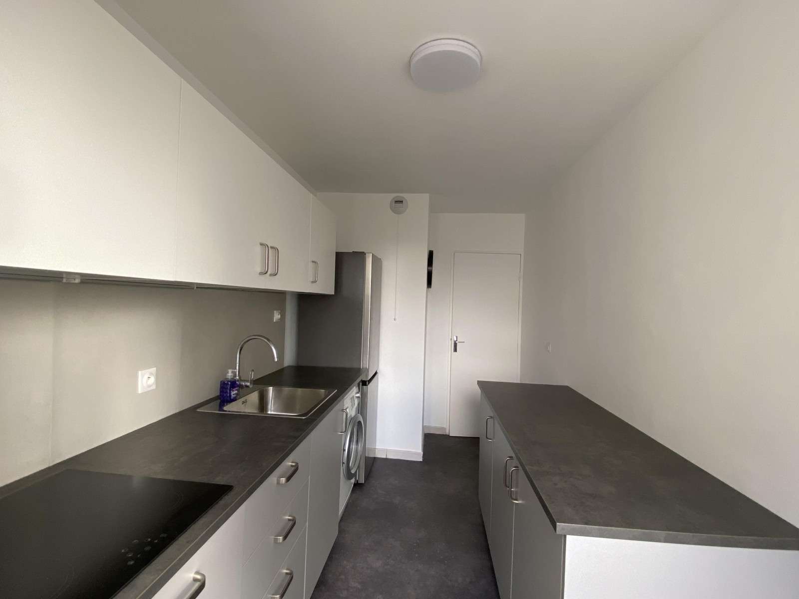 
                                                Vente
                                                 2 pièces lumineux, vue dégagée