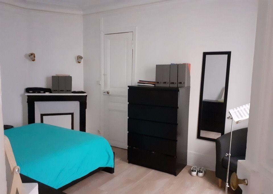 
                                                Location
                                                 2 pièces Mairie du 18ème