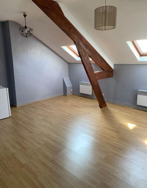 
                                                Location
                                                 2 pièces mansardé à louer à Versailles