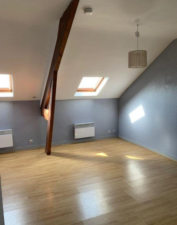 
                                                Location
                                                 2 pièces mansardé à louer à Versailles