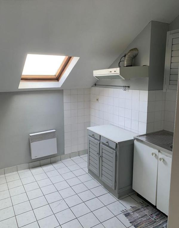 
                                                Location
                                                 2 pièces mansardé à louer à Versailles