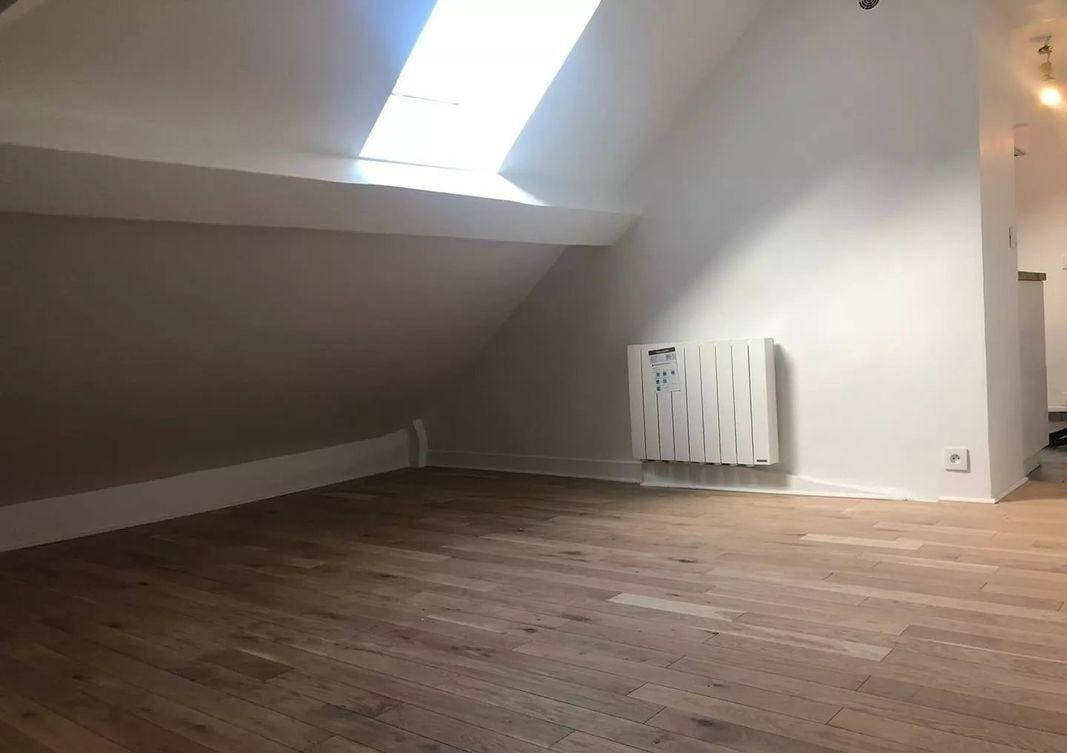 
                                                Location
                                                 2 pièces mansardé Paris 12ème