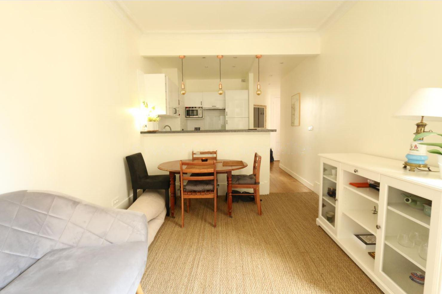 
                                                Location
                                                 2 pièces meublé 42 m² très calme. Paris 7E 1.950 €