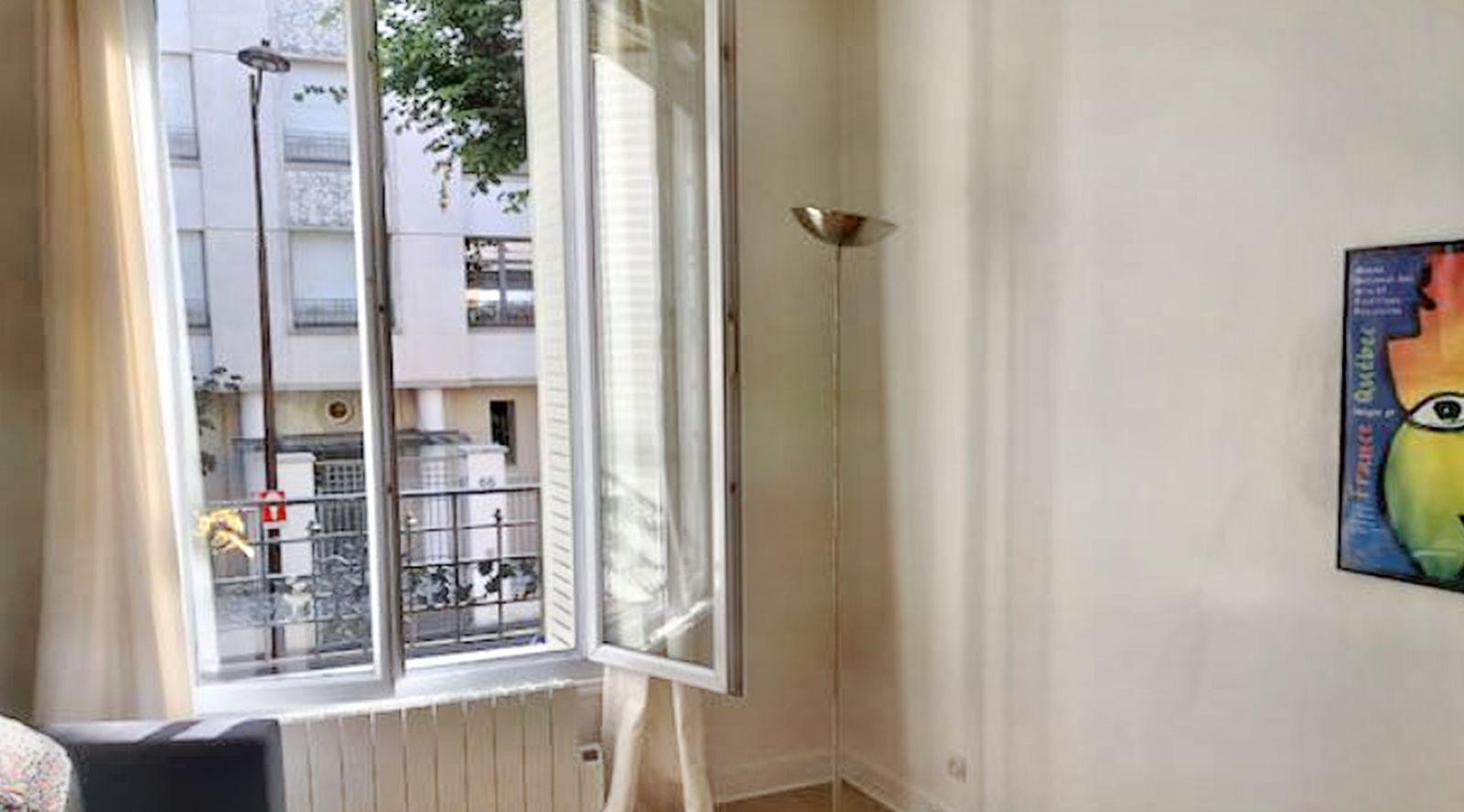 
                                                Location
                                                 2 pièces meublé dans un immeuble de charme