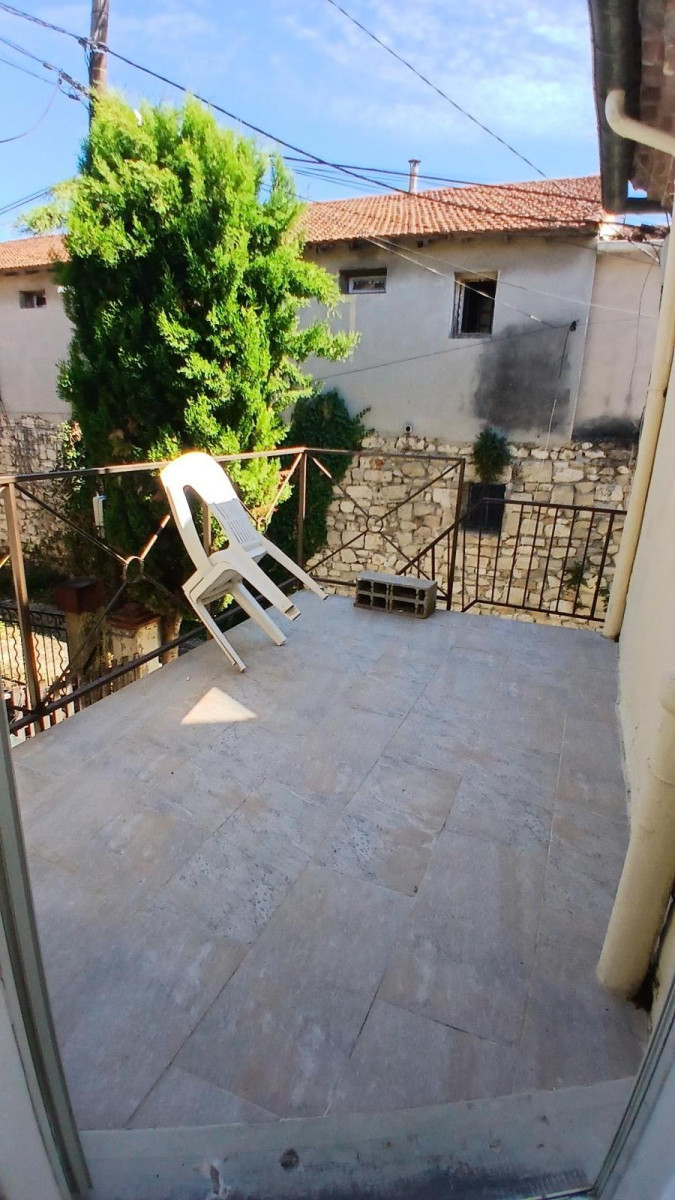 
                                                Location
                                                 2 pièces meublé et climatisé avec terrasse privée.