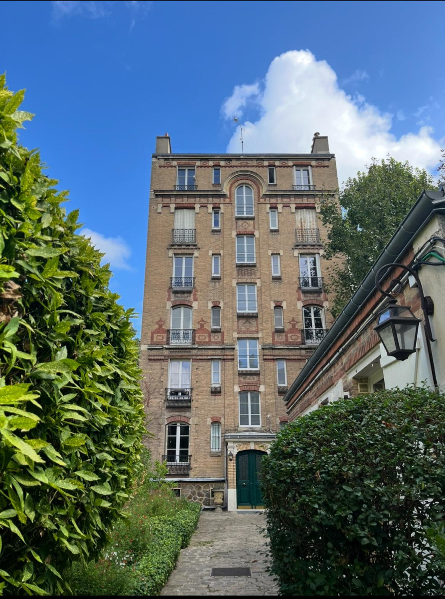 
                                                Location
                                                 2 pièces meublé refait à neuf - Bail civil