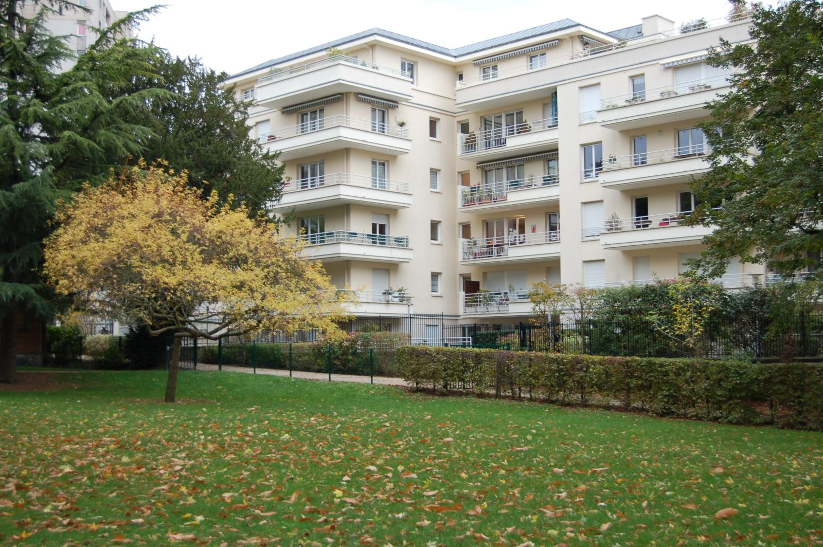 
                                                Location
                                                 2 pièces meublé, vue sur parc Henri Matisse