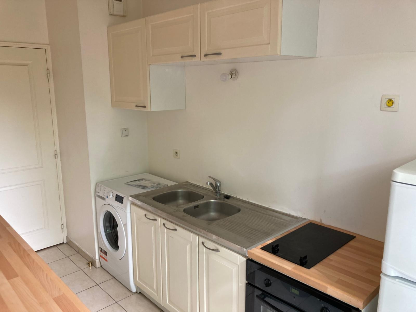 
                                                Location
                                                 2 pièces meublé, vue sur parc Henri Matisse