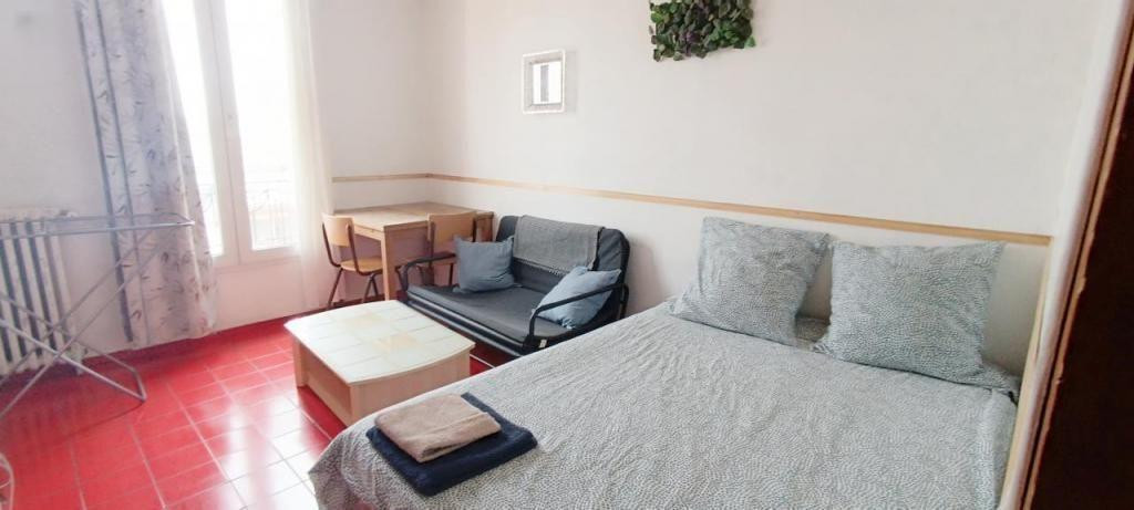 
                                                Location
                                                 2 pieces meubles a clichy la garenne