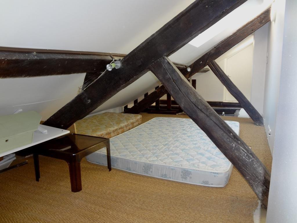 
                                                Location
                                                 2 pièces + mezzanine, très calme, de charme