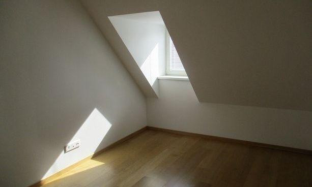 
                                                Location
                                                 2 pièces Paris 20ème vue sur les toits de Paris