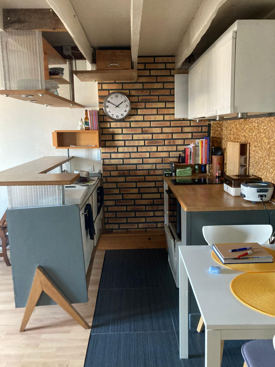 
                                                Location
                                                 2 pièces quartier Montmartre dernier étage