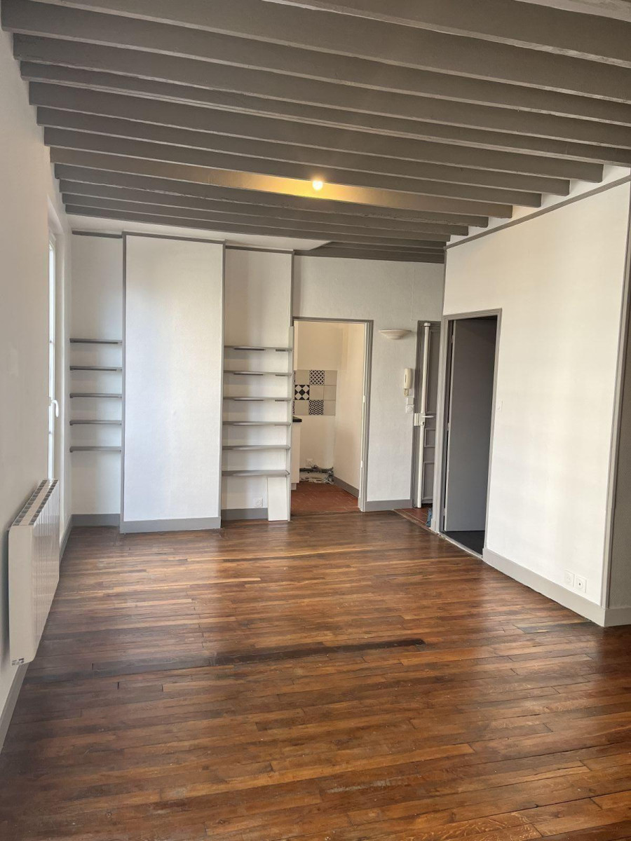 
                                                Location
                                                 2 pièces REFAIT A NEUF métro PORTE DE VANVES