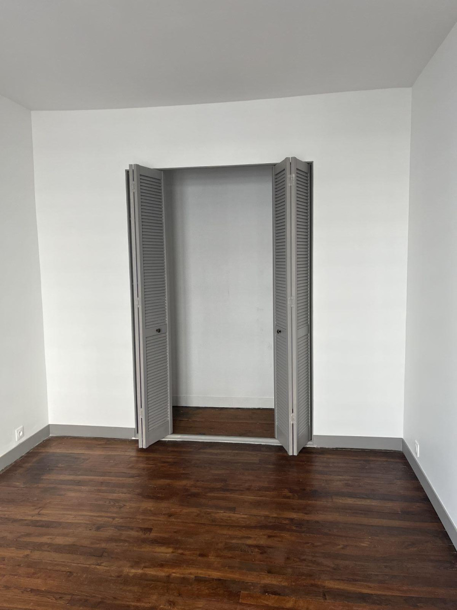
                                                Location
                                                 2 pièces REFAIT A NEUF métro PORTE DE VANVES