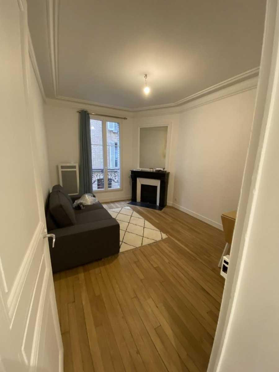 
                                                Location
                                                 2 pièces rénové et meublé Paris 18è