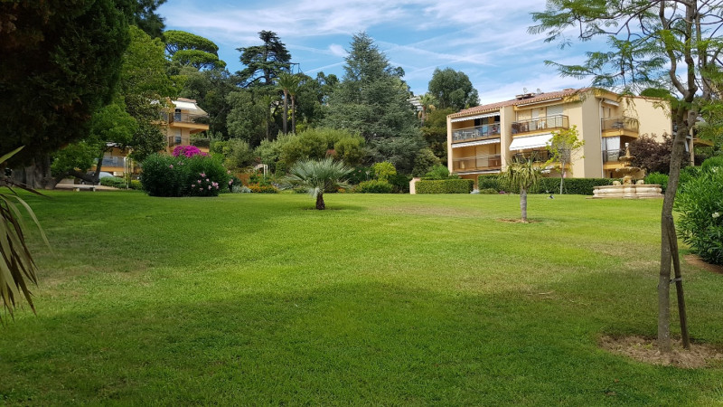 
                                                Vente
                                                 2 pieces rez de jardin 110m2   CANNES CALIFORNIE