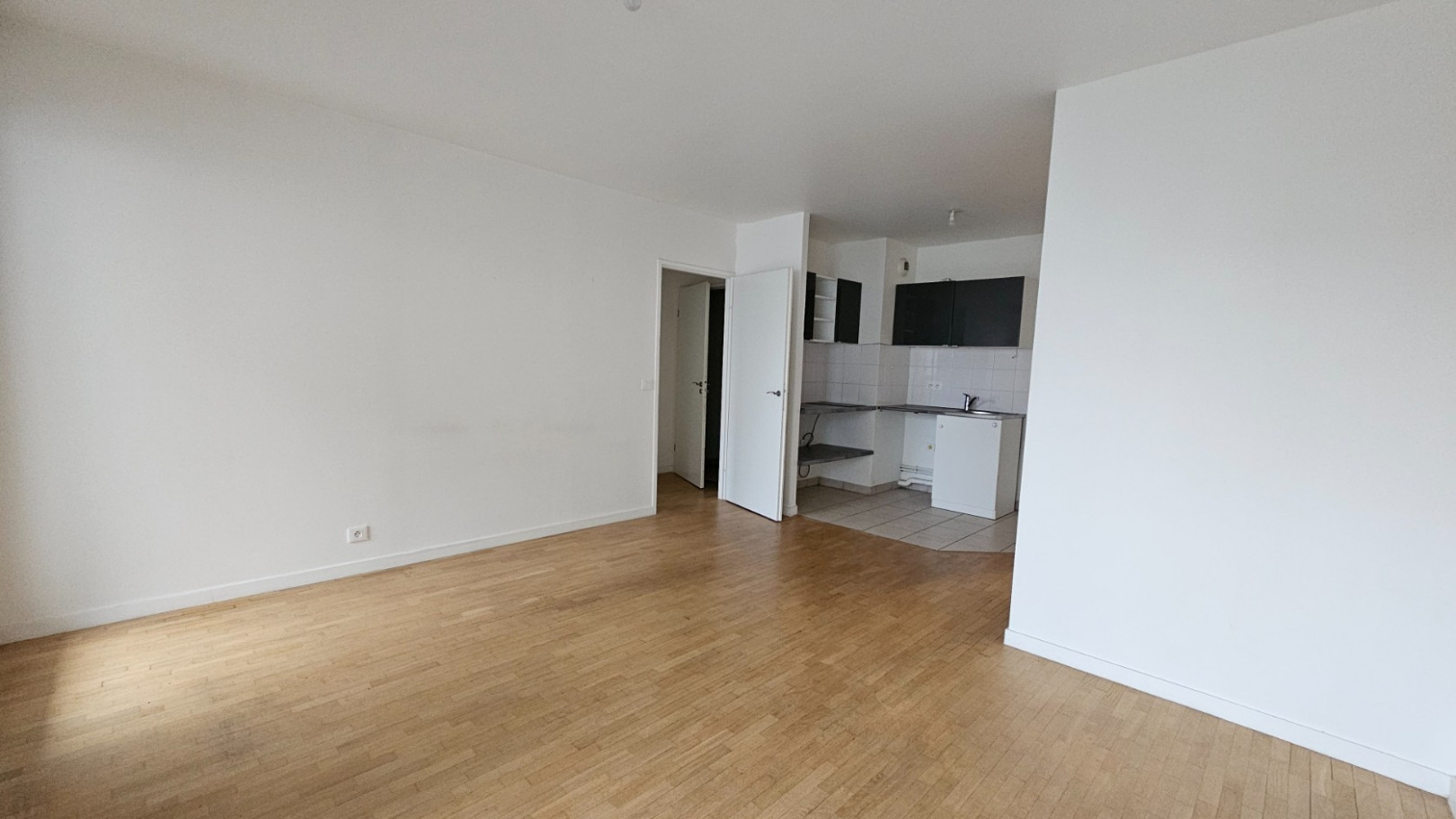 
                                                Vente
                                                 2 pièces secteur Laplace