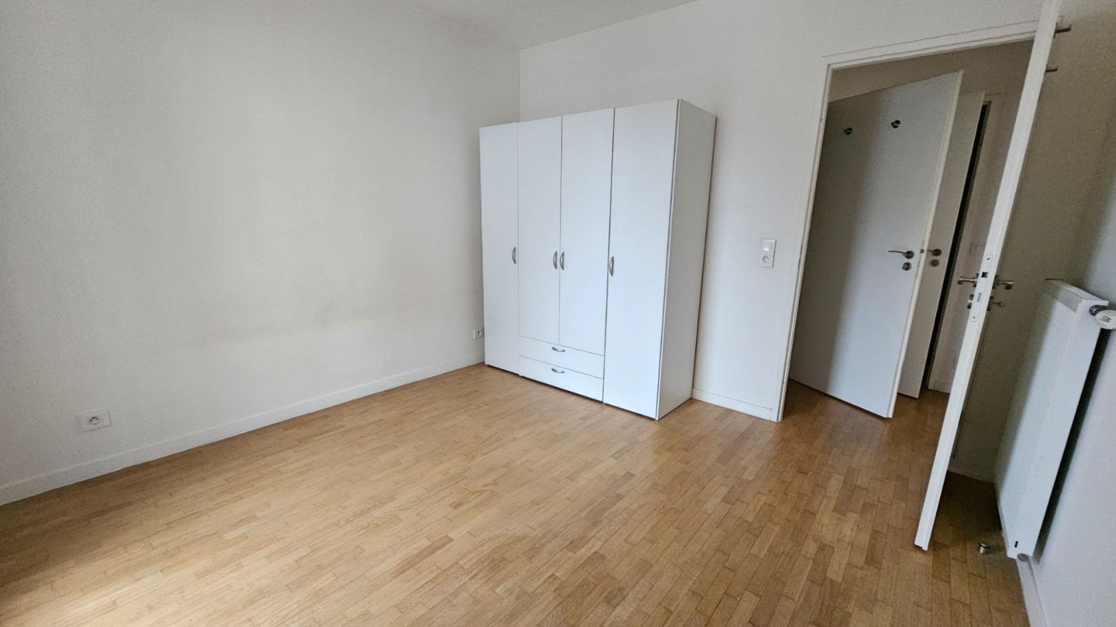 
                                                Vente
                                                 2 pièces secteur Laplace