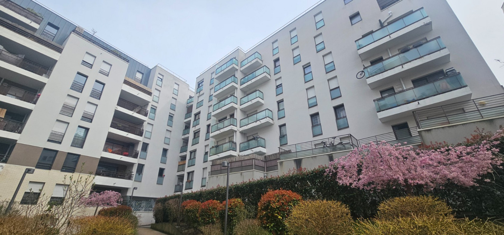 
                                                Vente
                                                 2 pièces secteur Laplace