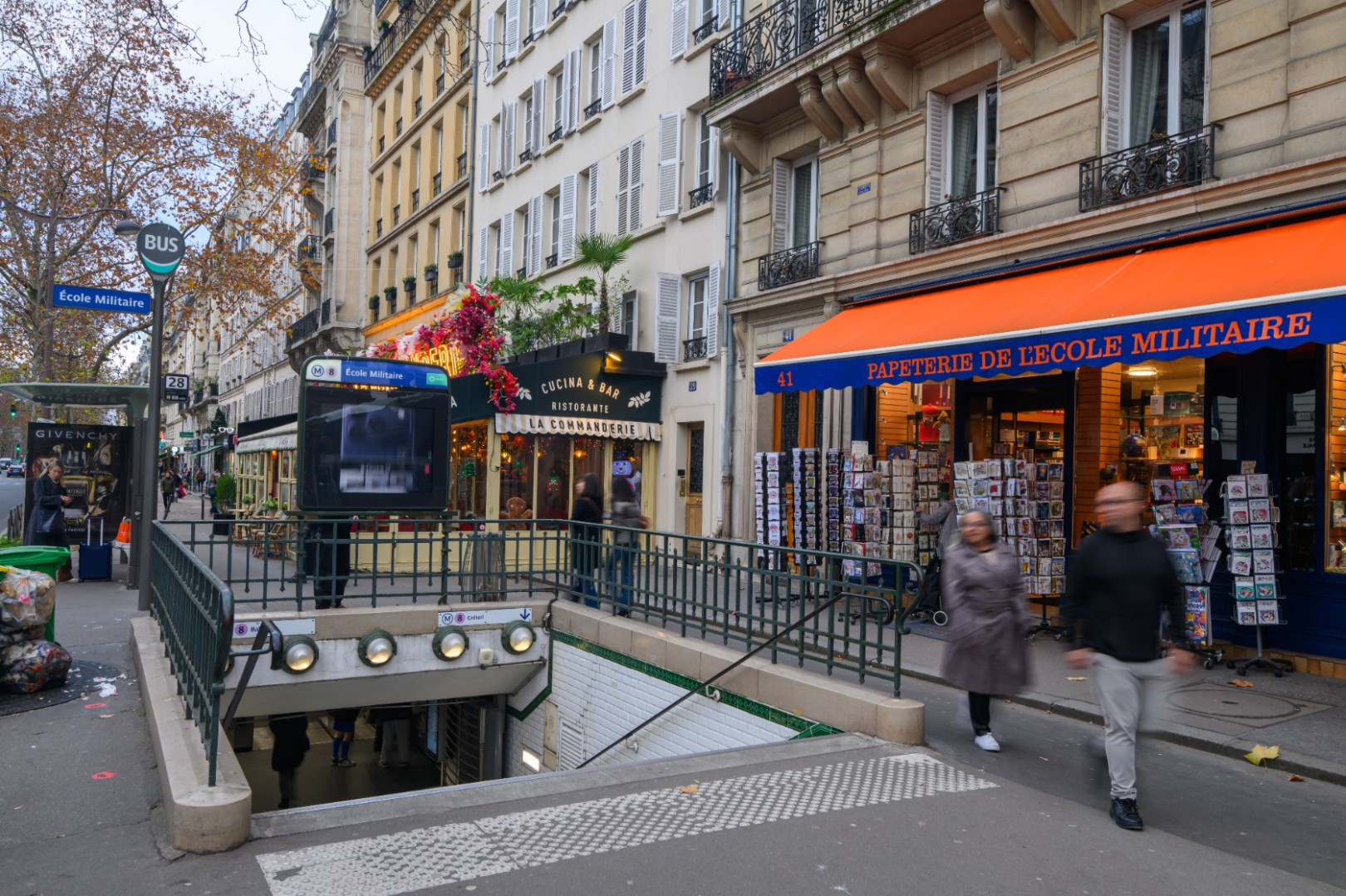 
                                                Vente
                                                 3 PIECES SUR RUE