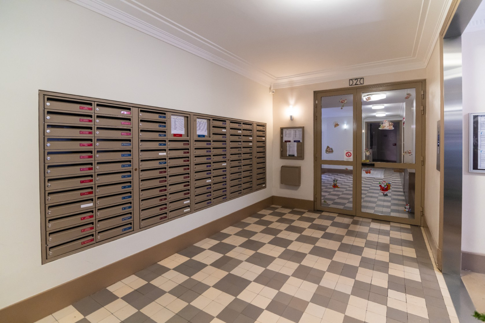 
                                                Vente
                                                 GRAND STUDIO SUR COUR