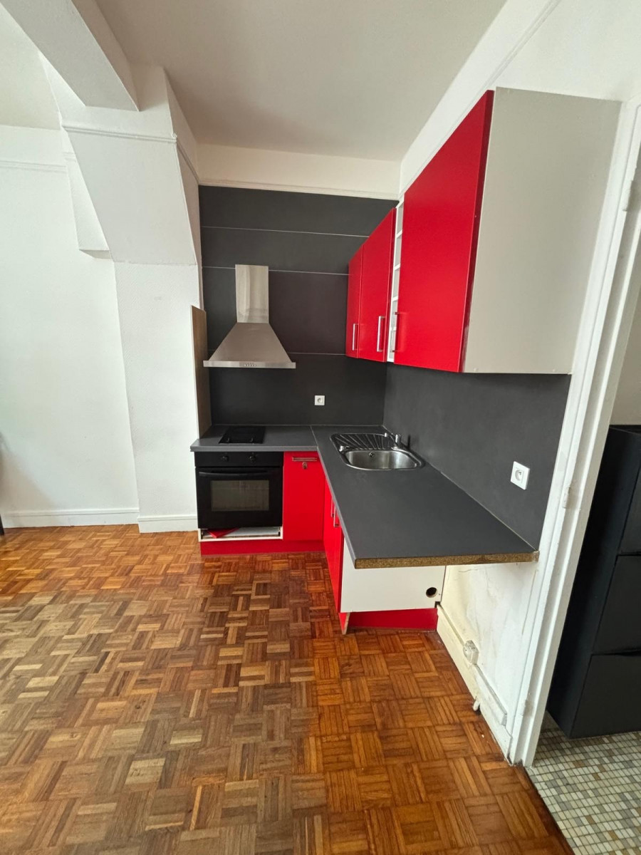 
                                                Vente
                                                 2 pièces traversant