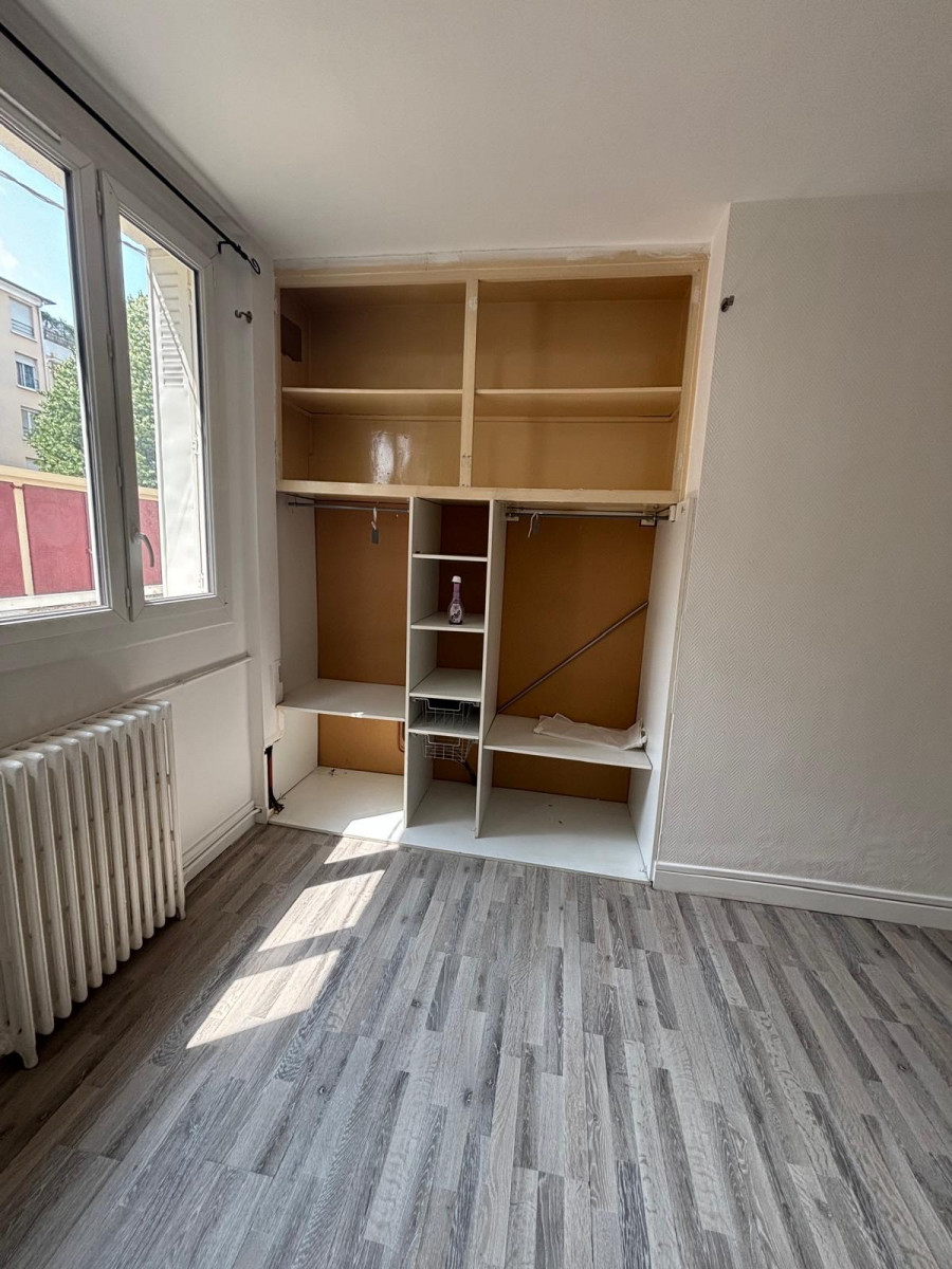 
                                                Vente
                                                 2 pièces traversant