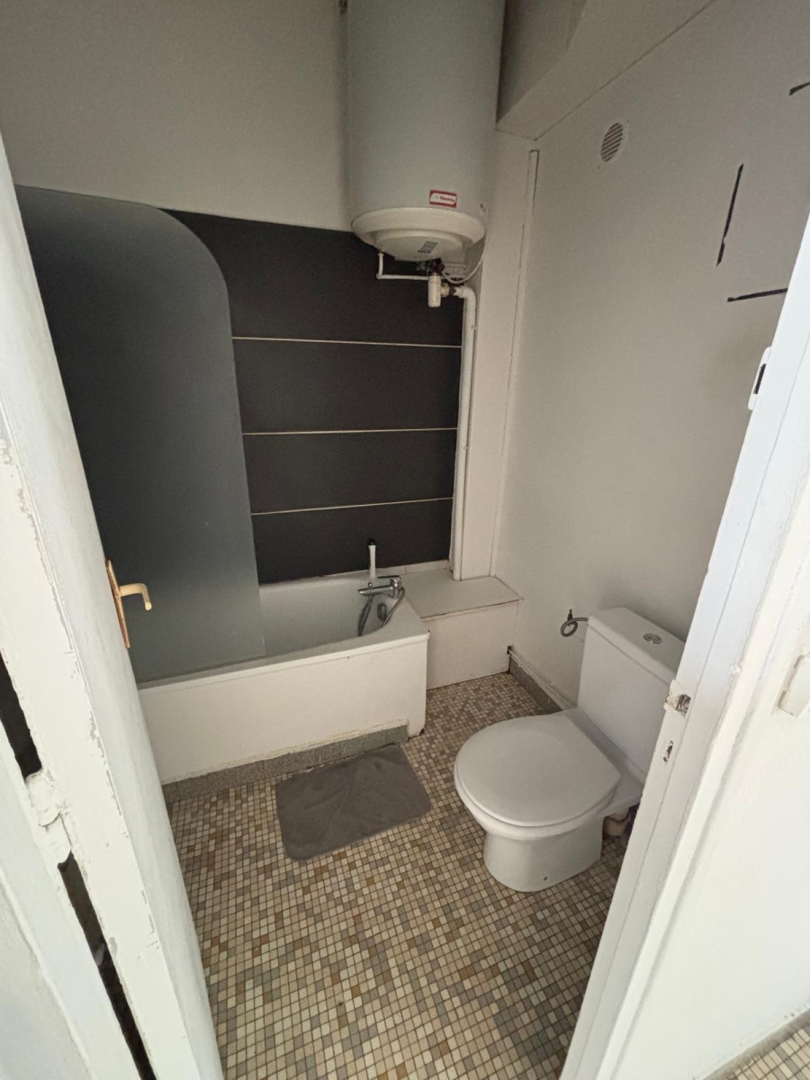 
                                                Vente
                                                 2 pièces traversant