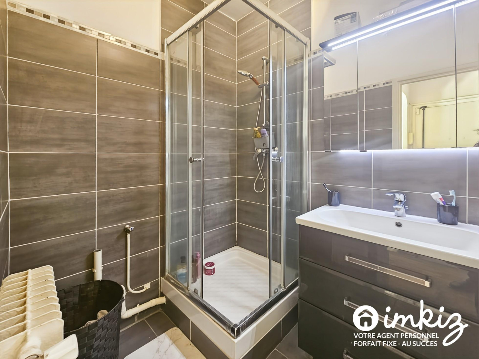 
                                                Vente
                                                 2 PIÈCES TRAVERSANT – TERRASSE & JARDINET –PARKING