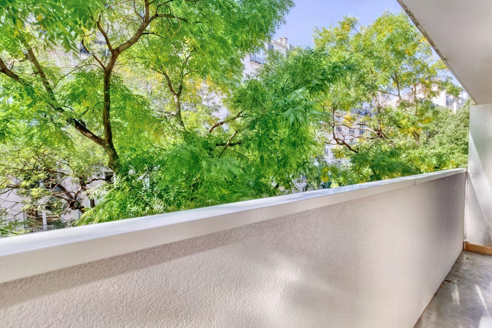 
                                                Location
                                                 2 pièces très lumineux et fonctionnel avec balcon