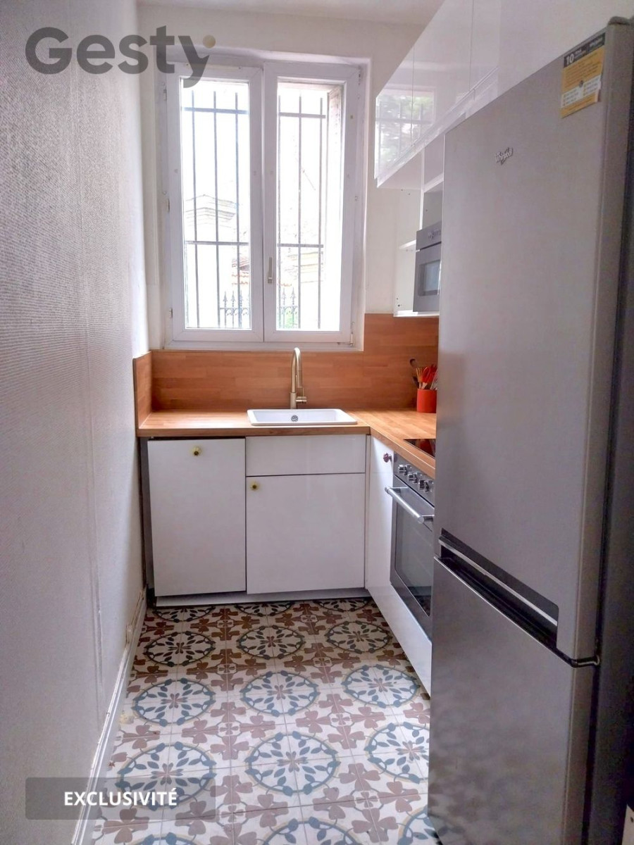 
                                                Location
                                                 2 pièces Vincennes centre à 2 min du RER