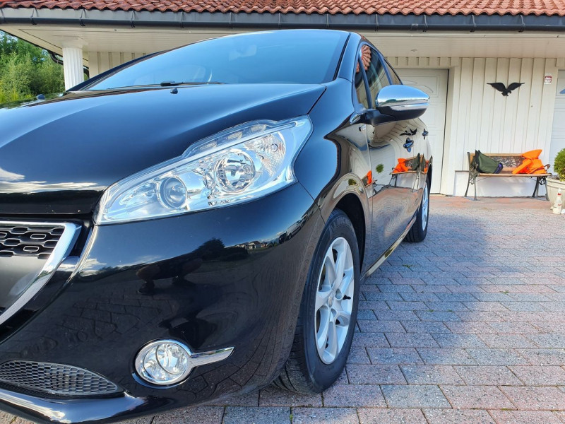 
                                                Voiture
                                                 2015 Peugeot 208 Automatique - ETAT IMPECCABLE